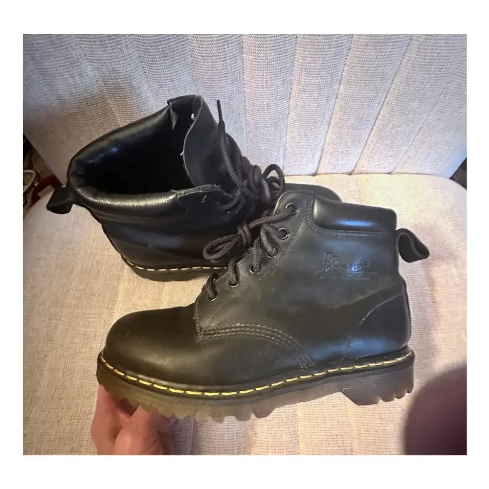 DOC MARTENS BLACK LEATHER AIR CUSHIONED SOLE BOOTS; SIZE 42 US M/9 Or W/10-11 - Picture 2 of 8